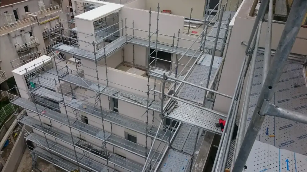 Montage échafaudages près de Blois